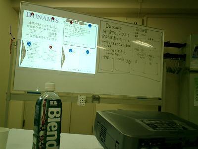 展示パネル作り。