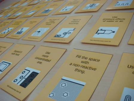 英語版智慧カードのデザイン作業