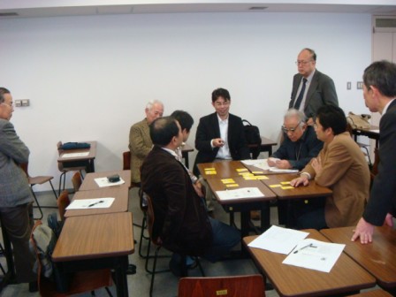 創造性サロンで、智慧カードを体験してもらいました。