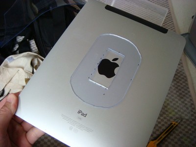 iPad2代目の裏面にグリップをつけてみました