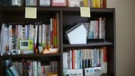 書棚があくと楽しくなる